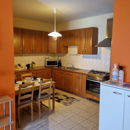 Tudor Apartman Сегед Экстерьер фото